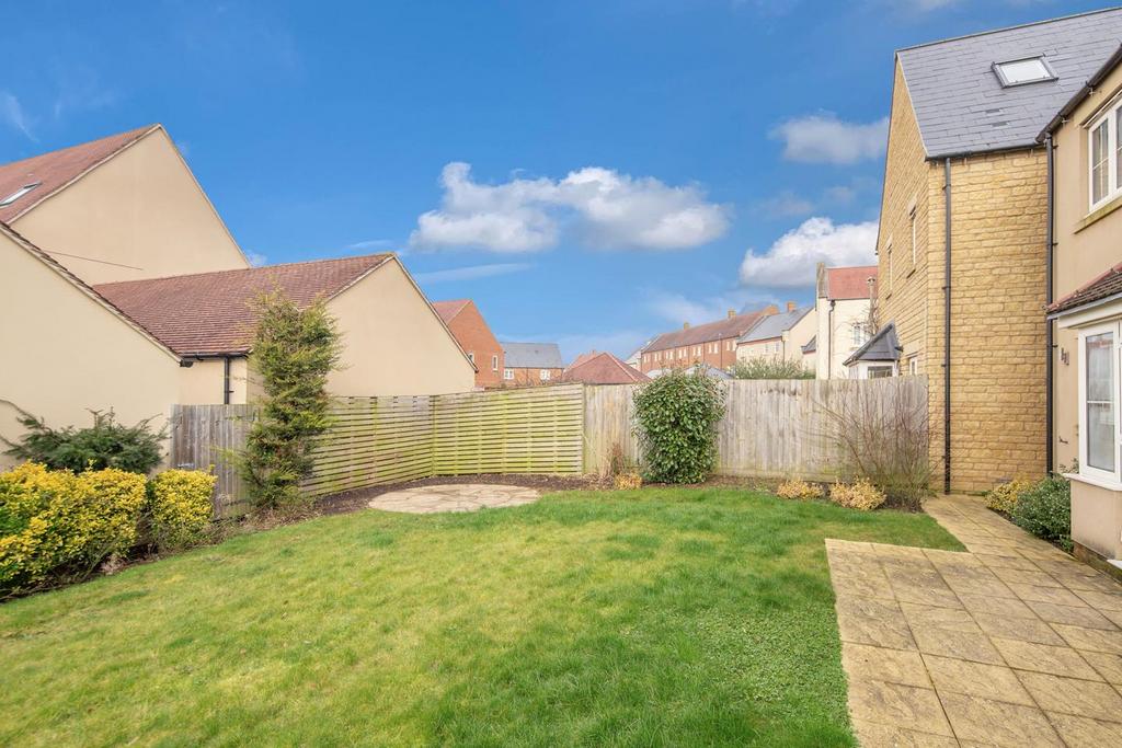 30-rear garden 2.jpg