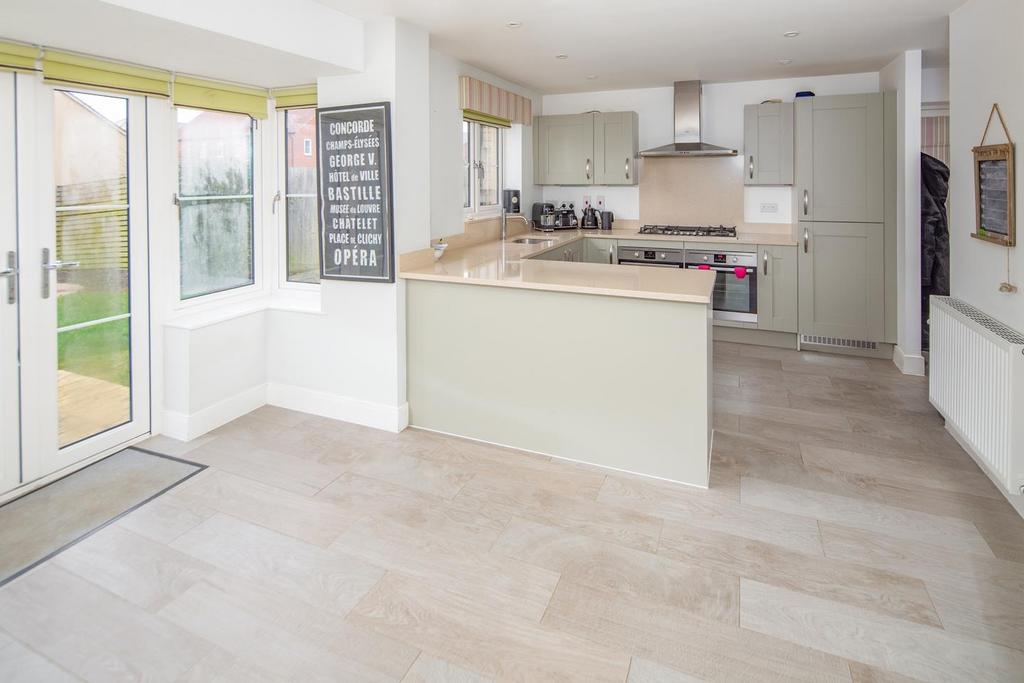 10-kitchen.jpg