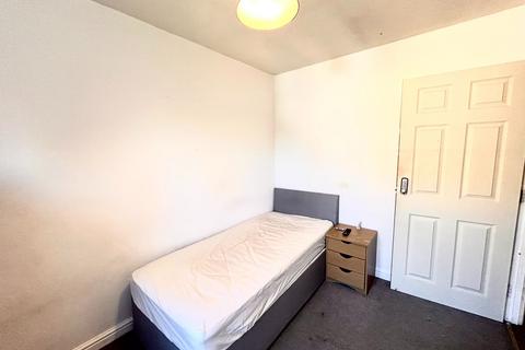 1 bedroom detached house to rent, Hill Court, Bridgend
