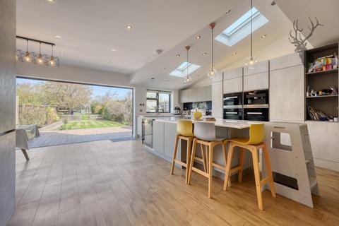12 Morgan Crescent, Theydon Bois, Epping, CM16 7DX
