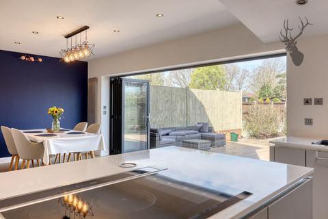 12 Morgan Crescent, Theydon Bois, Epping, CM16 7DX