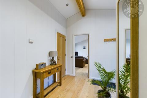 2 bedroom bungalow for sale, 761 SQ. FT. STUNNING LODGE IN A WONDERUL SETTING