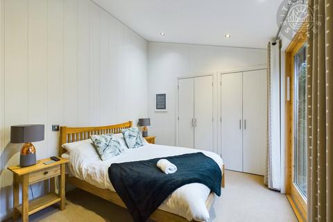 2 bedroom bungalow for sale, 761 SQ. FT. STUNNING LODGE IN A WONDERUL SETTING
