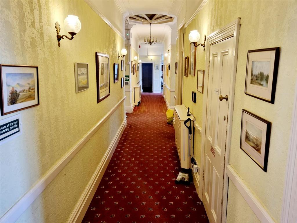 Hallway 1.jpg