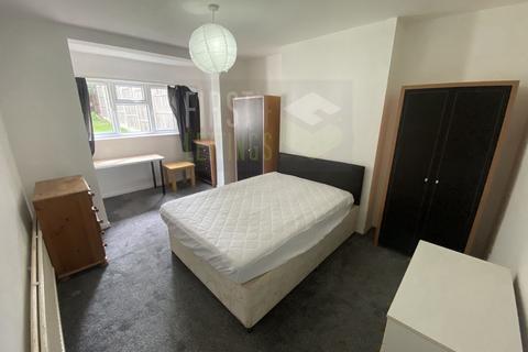 4 bedroom semi-detached house to rent, Stanfell Road, Leicester LE2