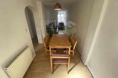 4 bedroom semi-detached house to rent, Stanfell Road, Leicester LE2