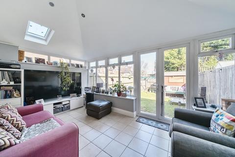 3 Spire Place, Warlingham, CR6 9LW