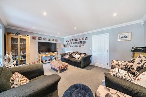 3 Spire Place, Warlingham, CR6 9LW