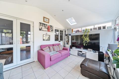 3 Spire Place, Warlingham, CR6 9LW