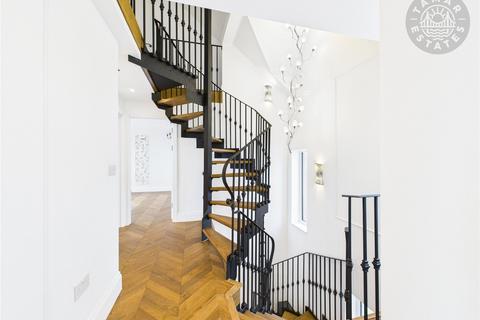 35 Cleanthus Road, London, SE18 3DF