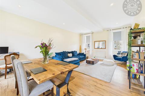 undefined, OFFERED WITH NO ONWARD CHAIN. THREE DOUBLE BEDROOMS. 23' LOUNGE/DINING ROOM.