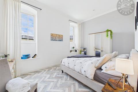 undefined, OFFERED WITH NO ONWARD CHAIN. THREE DOUBLE BEDROOMS. 23' LOUNGE/DINING ROOM.