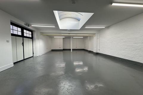 Industrial unit to rent, 316B & 318A King Street, Hammersmith, W6 0RR