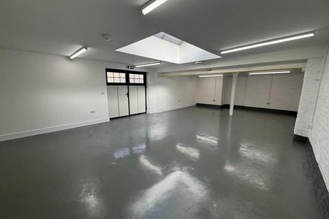 Industrial unit to rent, 316B & 318A King Street, Hammersmith, W6 0RR