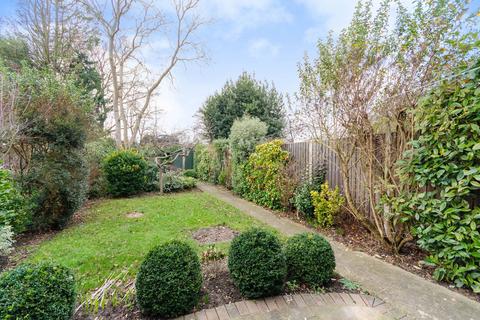 3 bedroom semi-detached house to rent, Mount Pleasant Road, New Malden, KT3