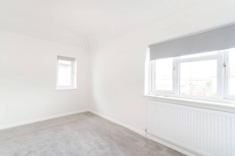 3 bedroom semi-detached house to rent, Mount Pleasant Road, New Malden, KT3