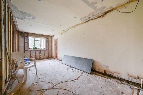 3 bedroom maisonette for sale, Court Road, Eltham, London, SE9