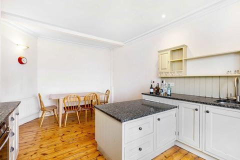2 bedroom flat to rent, Canterbury Crescent, London SW9