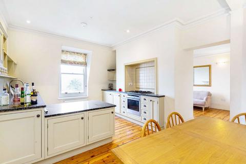 2 bedroom flat to rent, Canterbury Crescent, London SW9