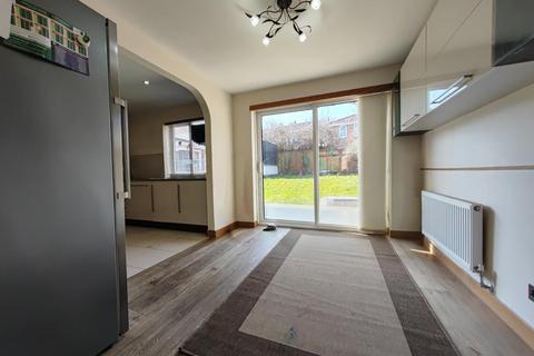 3 bedroom link detached house to rent, Woosehill lane
