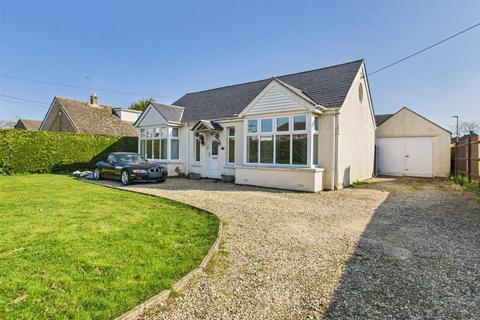 3 bedroom detached house for sale, Black Bourton Road, Carterton, Oxfordshire, OX18