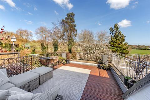 3 bedroom flat for sale, Savernake Road, Hampstead