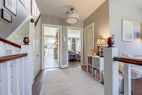 3 bedroom flat for sale, Savernake Road, Hampstead