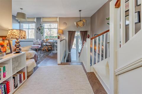 3 bedroom flat for sale, Savernake Road, Hampstead