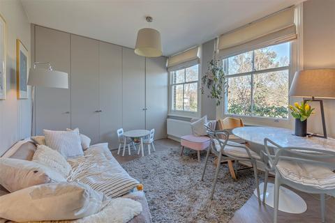 3 bedroom flat for sale, Savernake Road, Hampstead