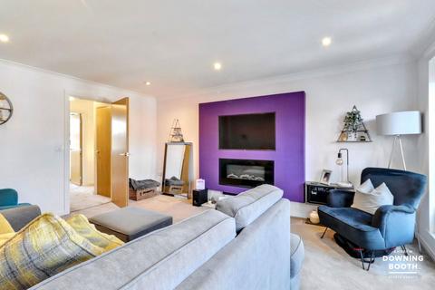 63 Williams Avenue, Fradley, Lichfield, WS13 8TE