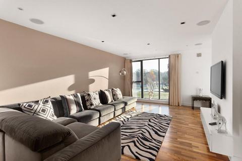 3 bedroom flat to rent, 34, Barnton Avenue West, Edinburgh, EH4 6DE
