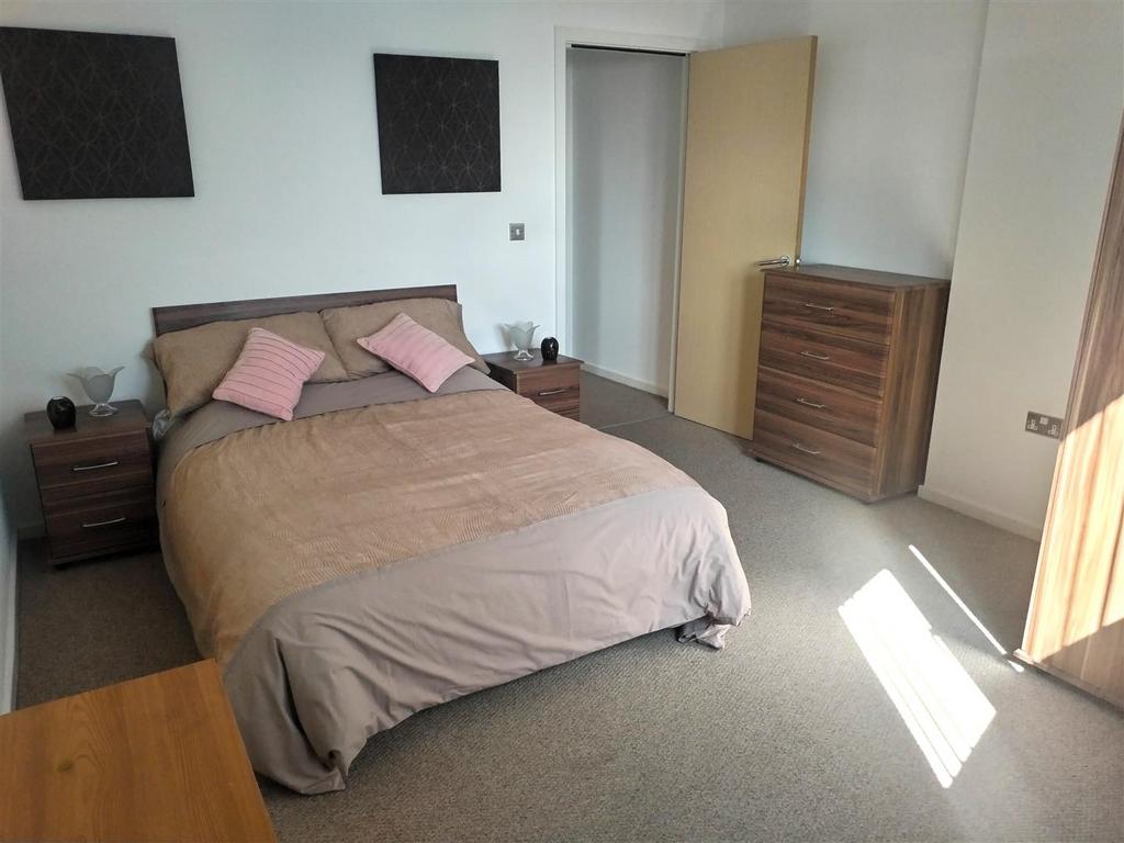 Bed 2.jpg