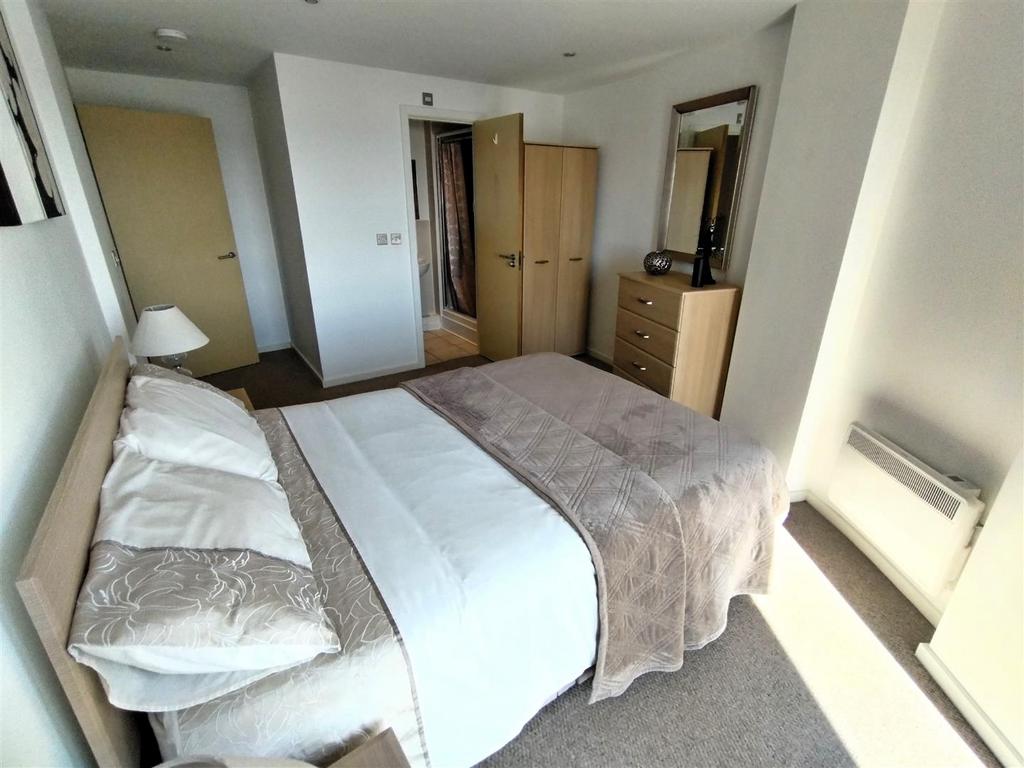 NEW main bed.jpg