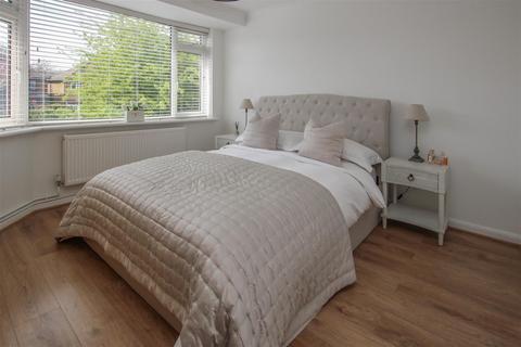 2 bedroom maisonette for sale, Doddinghurst Road, Brentwood