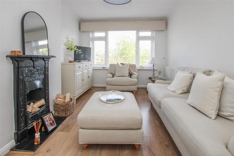 2 bedroom maisonette for sale, Doddinghurst Road, Brentwood