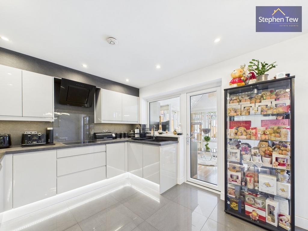 Kitchen/ Dining Room