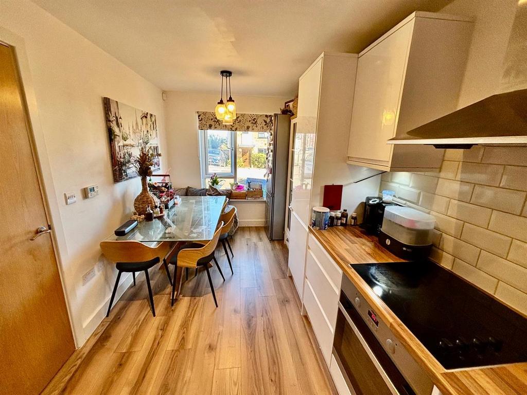 Fitted Breakfast Kitchen: