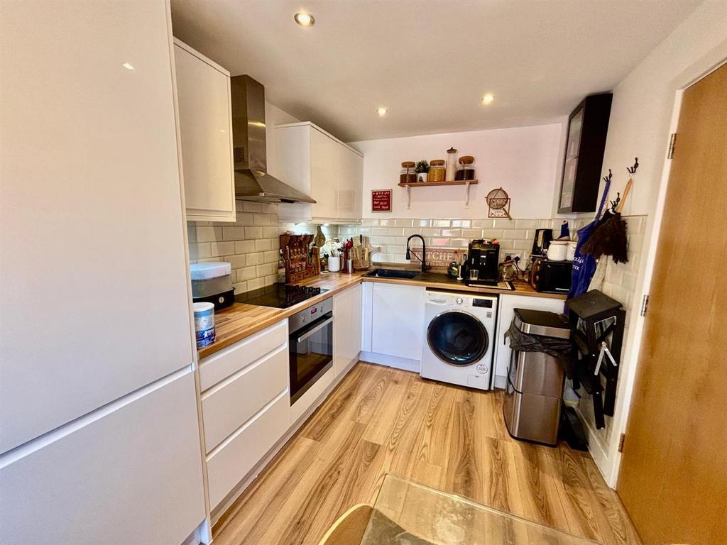 Fitted Breakfast Kitchen: