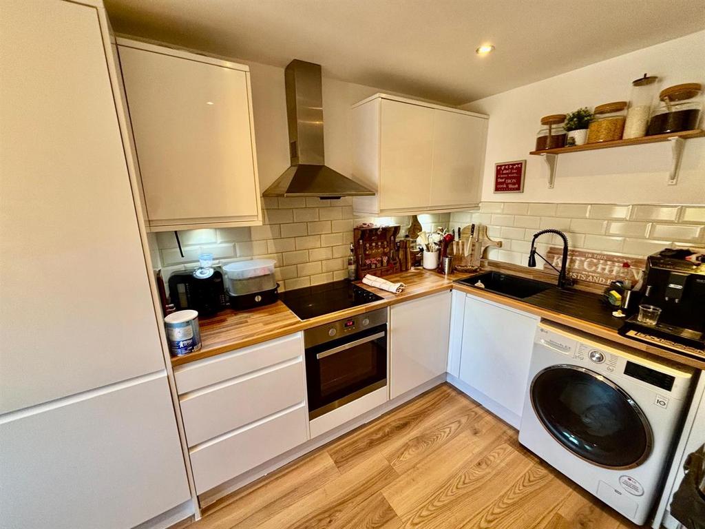 Fitted Breakfast Kitchen:
