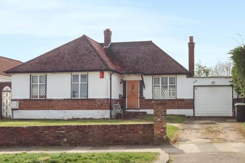 115 Trent Gardens, London, N14 4QE