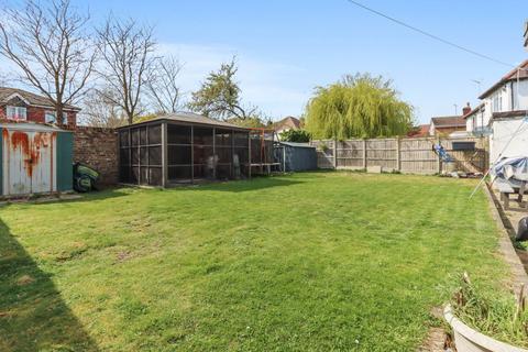 115 Trent Gardens, London, N14 4QE