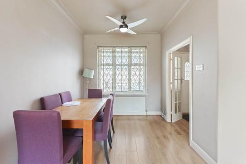 115 Trent Gardens, London, N14 4QE