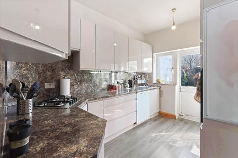 115 Trent Gardens, London, N14 4QE