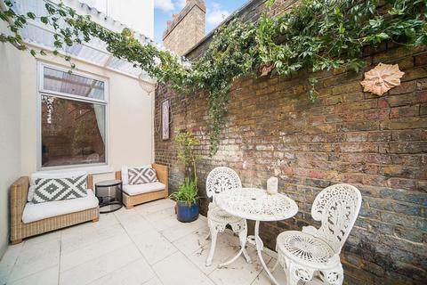 2 bedroom flat for sale, Valliere Road, College Park, London