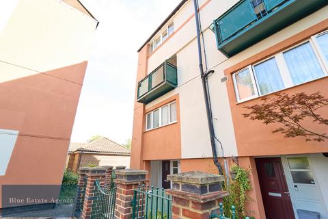 19 Harlech Gardens, Hounslow, TW5 9PR