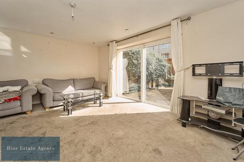 19 Harlech Gardens, Hounslow, TW5 9PR