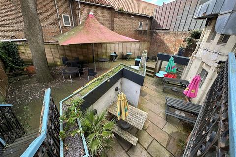 Retail property (high street) to rent, Brighton BN2
