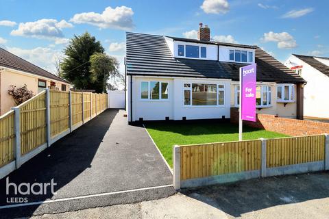 4 bedroom semi-detached house for sale, Whitecliffe Crescent, Leeds