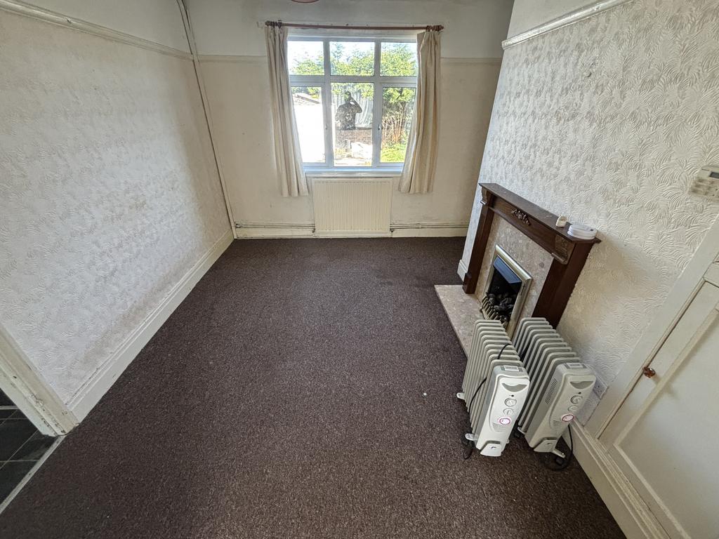 Rear bedroom 2