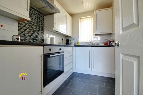 2 bedroom flat to rent, King Edward Road, Thorne DN8